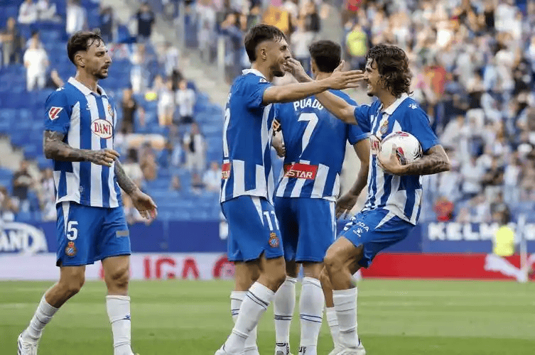 尼斯加时末段造点机会利物浦围绕葡超状态回暖，连对手都承认：加时末段本菲卡调整名单以备亚冠(利物浦vs布莱顿)